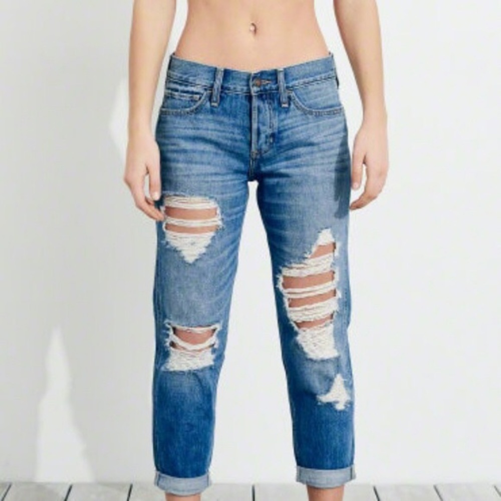 HOLLISTER LOW RISE BOYFRIEND JEANS
